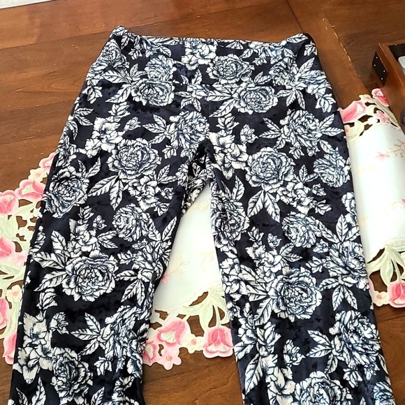 Velvet Flare Pants - Picture 2 of 6